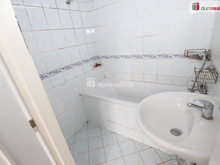 Pronájem bytu 3+1 64 m^2 Lesní, Cheb 