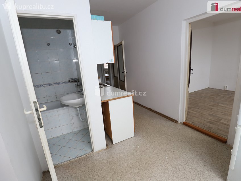 Pronájem bytu 3+1 64 m^2 Lesní, Cheb 