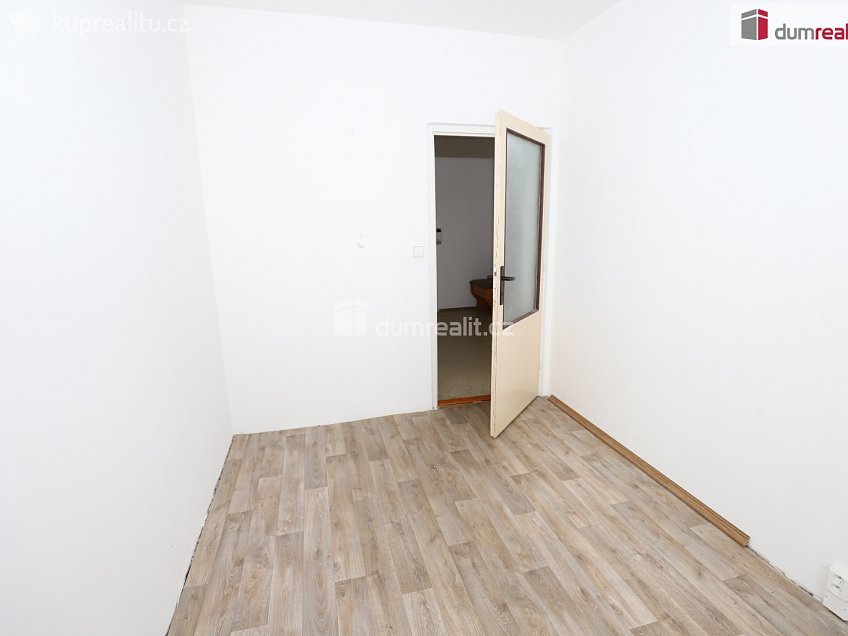 Pronájem bytu 3+1 64 m^2 Lesní, Cheb 