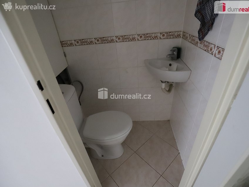 Pronájem bytu 3+1 64 m^2 Lesní, Cheb 