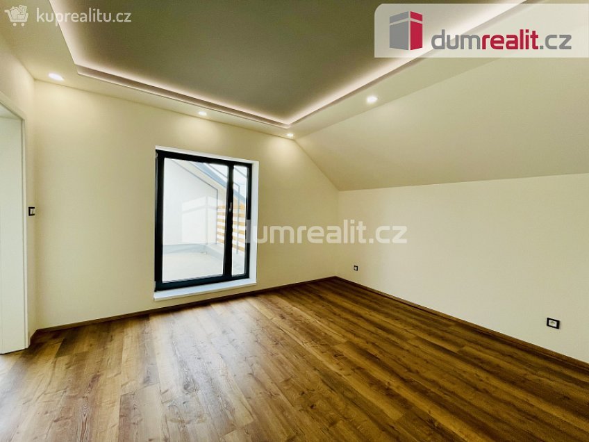 Prodej  rodinného domu 160 m^2 V zahradách, Ruda 