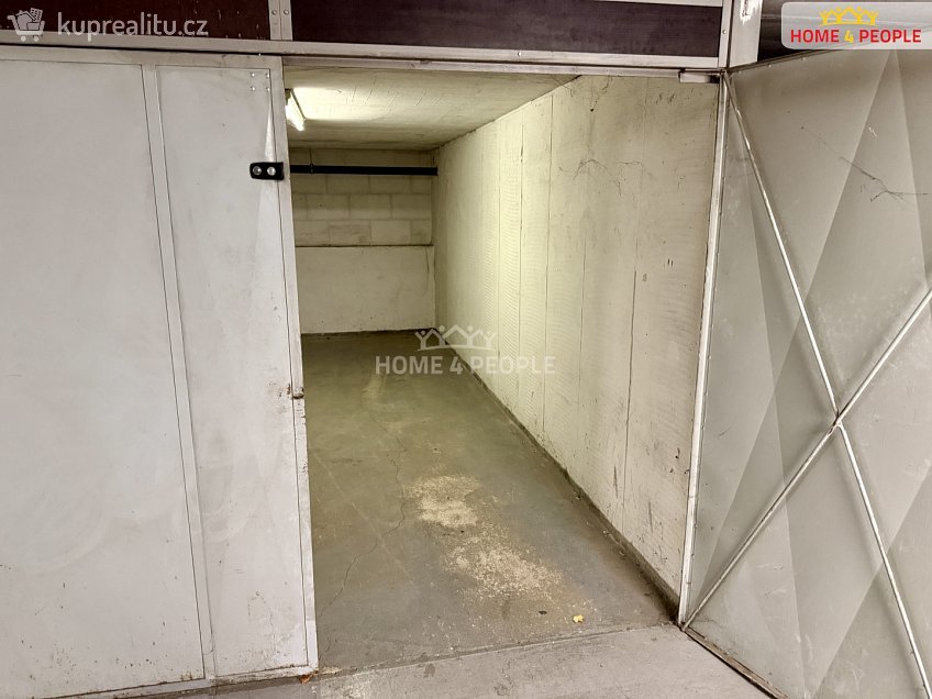 Prodej  garáže 18 m^2 Bašteckého, Praha 13 