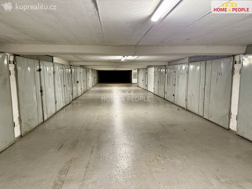 Prodej  garáže 18 m^2 Bašteckého, Praha 13 