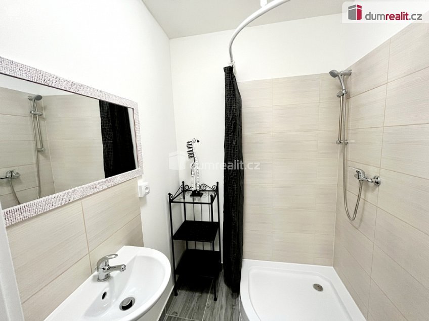 Pronájem bytu 1+kk 18 m^2 K zahradě, Kačice 