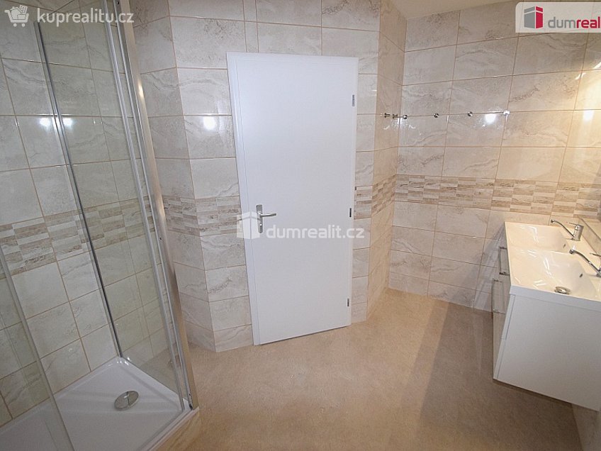 Pronájem bytu 3+kk 70 m^2 Novodvorská, Praha 4 