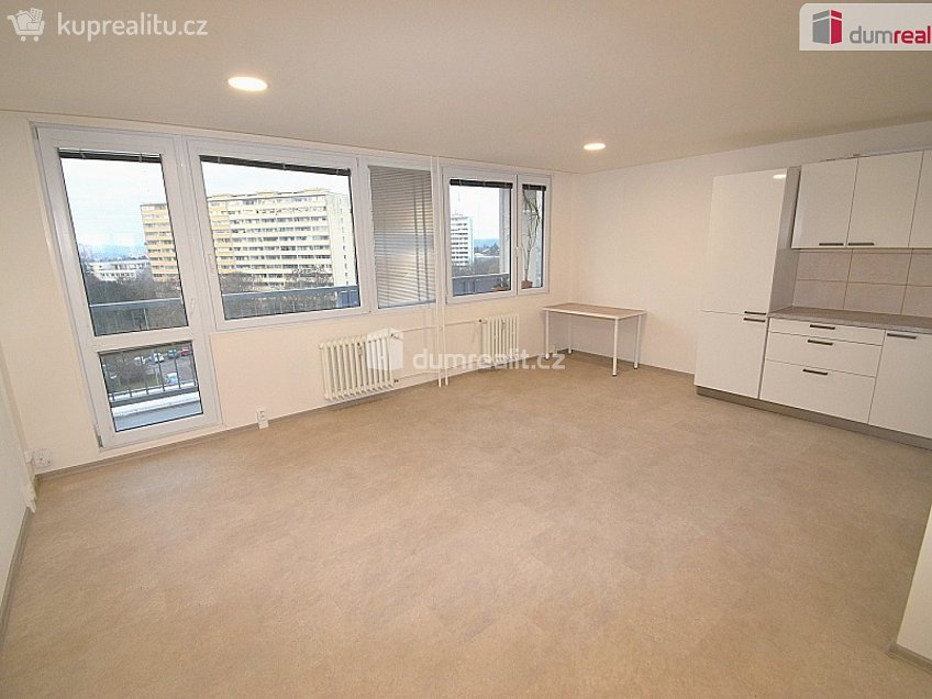 Pronájem bytu 3+kk 70 m^2 Novodvorská, Praha 4 