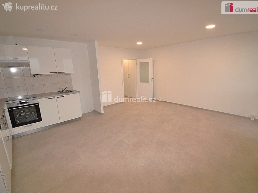 Pronájem bytu 3+kk 70 m^2 Novodvorská, Praha 4 