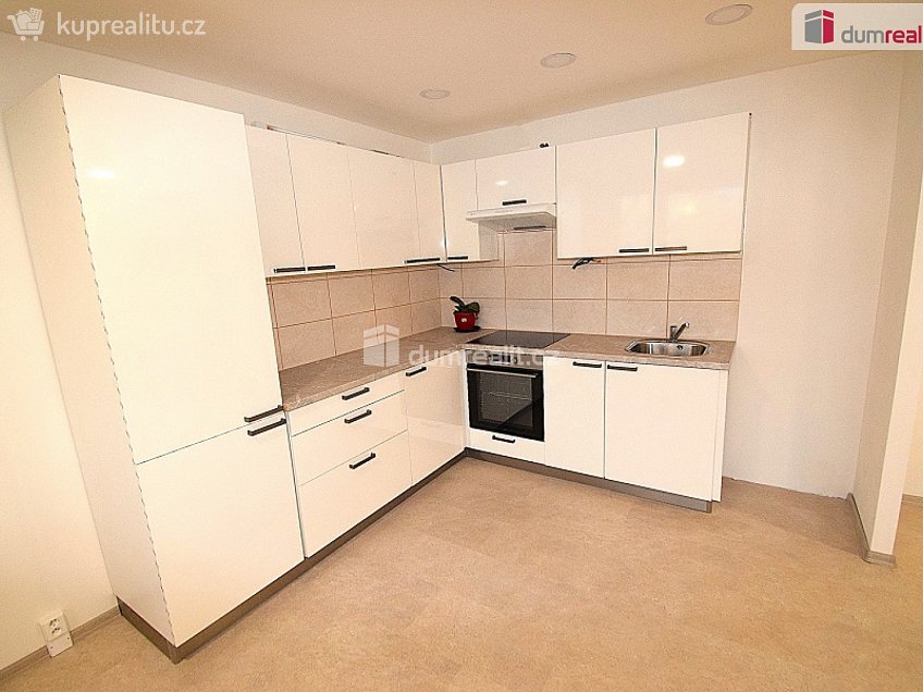 Pronájem bytu 3+kk 70 m^2 Novodvorská, Praha 4 