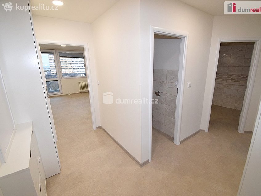 Pronájem bytu 3+kk 70 m^2 Novodvorská, Praha 4 