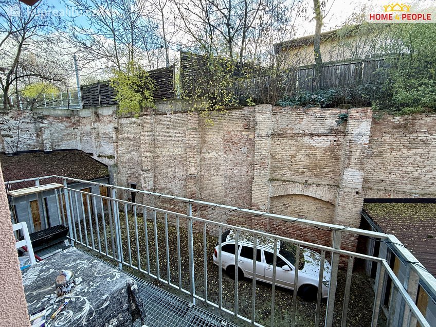 Pronájem bytu 3+kk 55 m^2 Sokolovská, Praha 8 