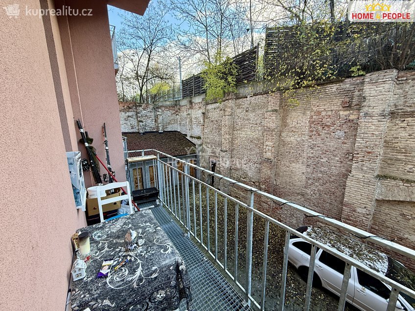 Pronájem bytu 3+kk 55 m^2 Sokolovská, Praha 8 