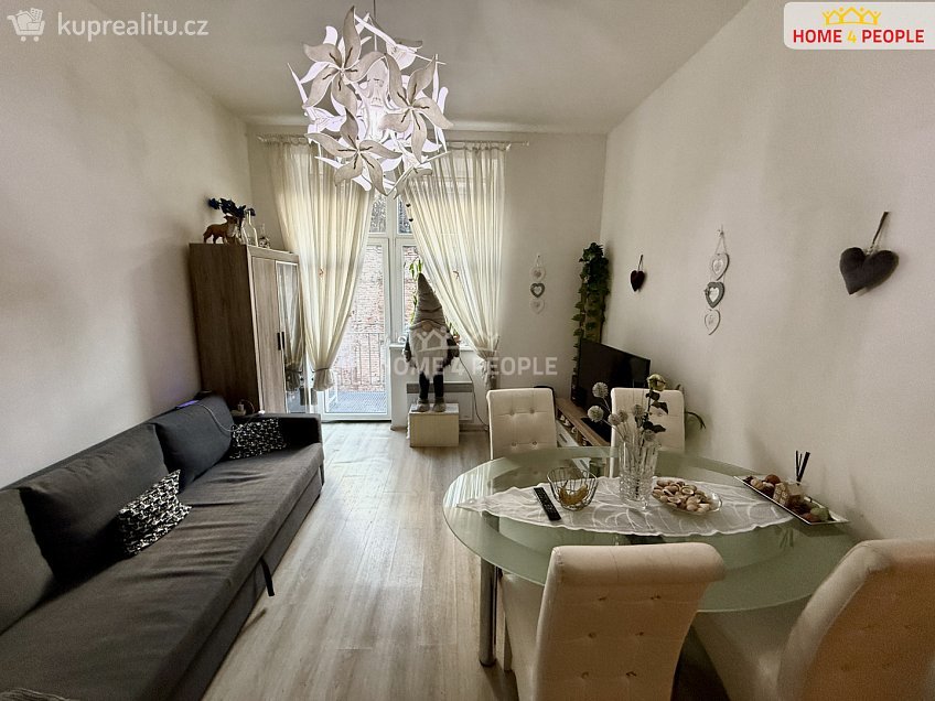 Pronájem bytu 3+kk 55 m^2 Sokolovská, Praha 8 