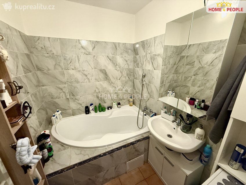 Pronájem bytu 3+kk 55 m^2 Sokolovská, Praha 8 