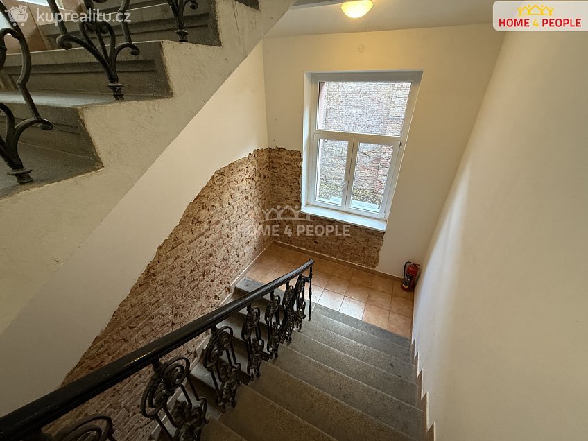 Pronájem bytu 3+kk 55 m^2 Sokolovská, Praha 8 