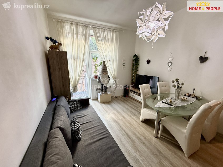 Pronájem bytu 3+kk 55 m^2 Sokolovská, Praha 8 