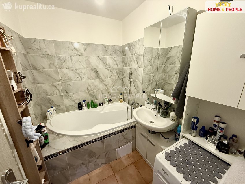 Pronájem bytu 3+kk 55 m^2 Sokolovská, Praha 8 