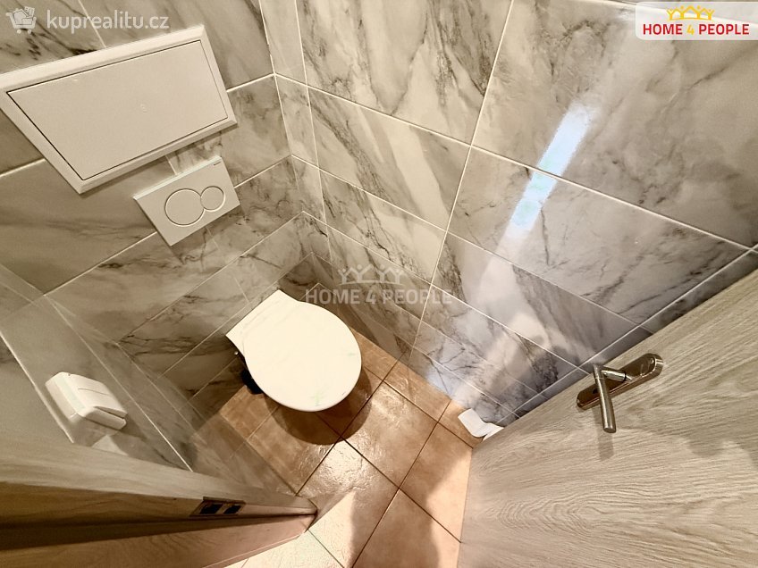 Pronájem bytu 3+kk 55 m^2 Sokolovská, Praha 8 