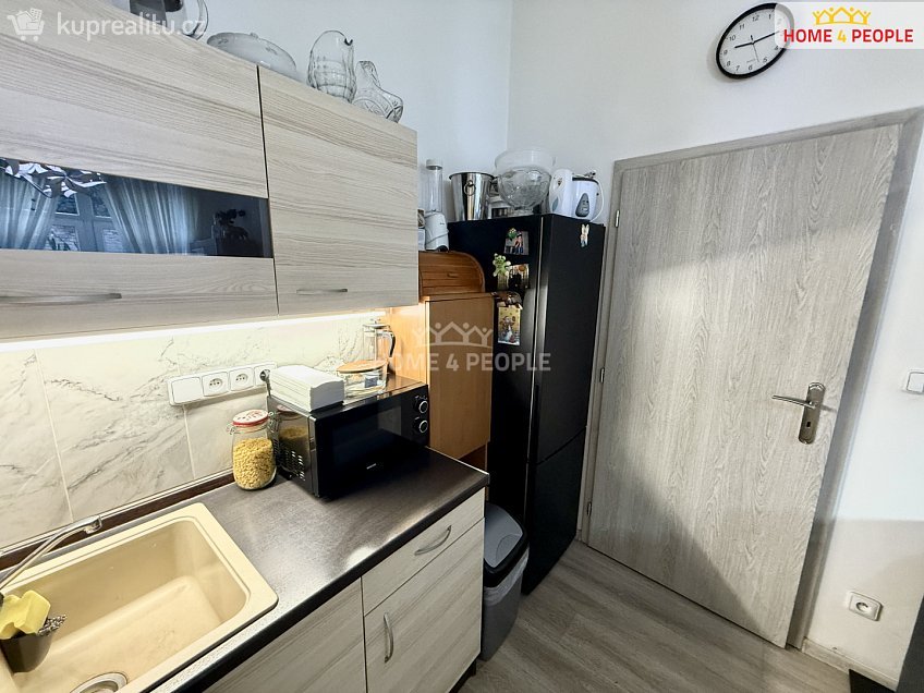 Pronájem bytu 3+kk 55 m^2 Sokolovská, Praha 8 