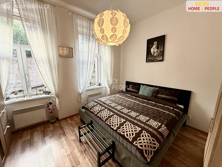 Pronájem bytu 3+kk 55 m^2 Sokolovská, Praha 8 