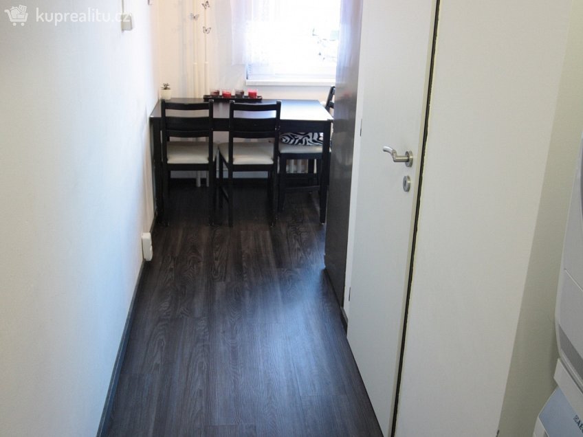 Pronájem bytu 2+1 59 m^2 Sídliště, Moravský Krumlov 