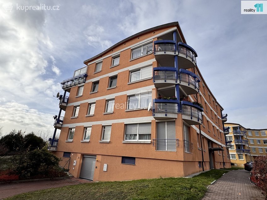 Pronájem bytu 1+kk 45 m^2 Nad Okrouhlíkem, Praha 8 