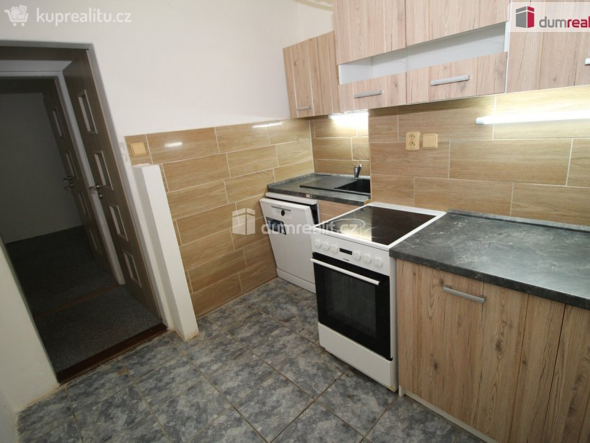 Pronájem bytu 2+1 67 m^2 Hlavní třída, Mariánské Lázně 