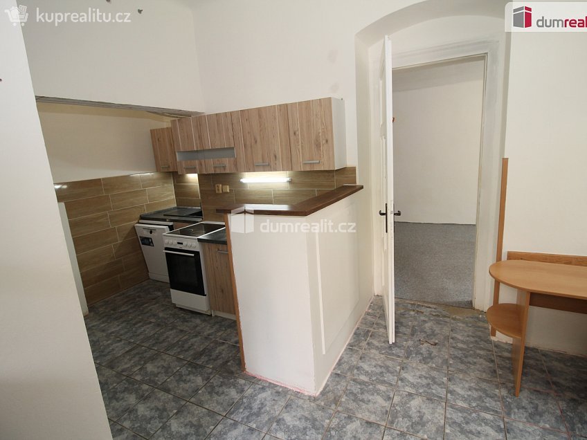 Pronájem bytu 2+1 67 m^2 Hlavní třída, Mariánské Lázně 