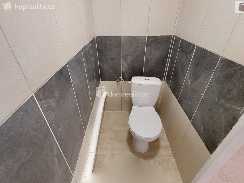 Pronájem bytu 2+kk 45 m^2 Podvihovská, Opava 