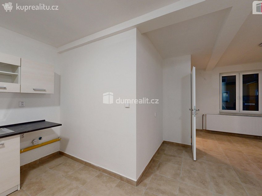 Pronájem bytu 2+kk 45 m^2 Podvihovská, Opava 