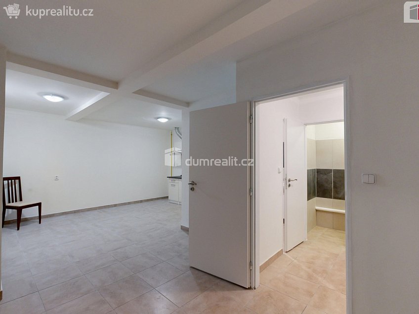 Pronájem bytu 2+kk 45 m^2 Podvihovská, Opava 