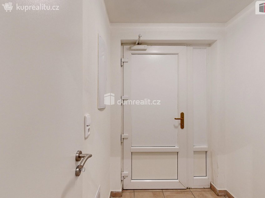 Pronájem bytu 2+kk 45 m^2 Podvihovská, Opava 