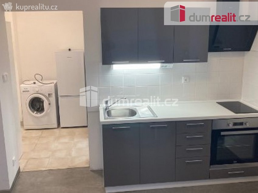 Pronájem bytu 1+kk 27 m^2 Chářovská, Krnov 