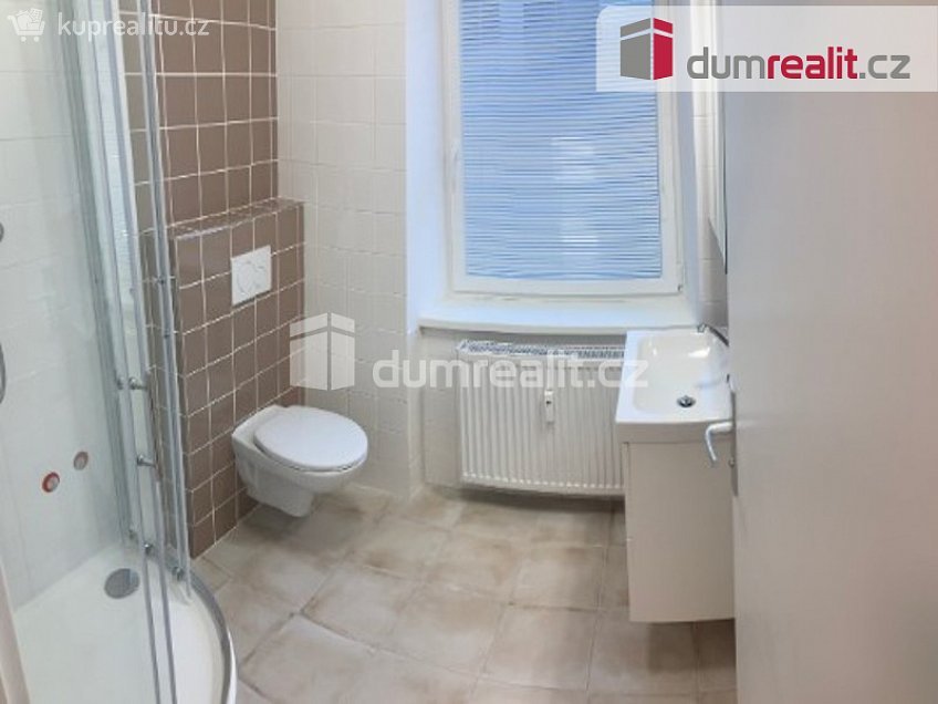 Pronájem bytu 1+kk 27 m^2 Chářovská, Krnov 