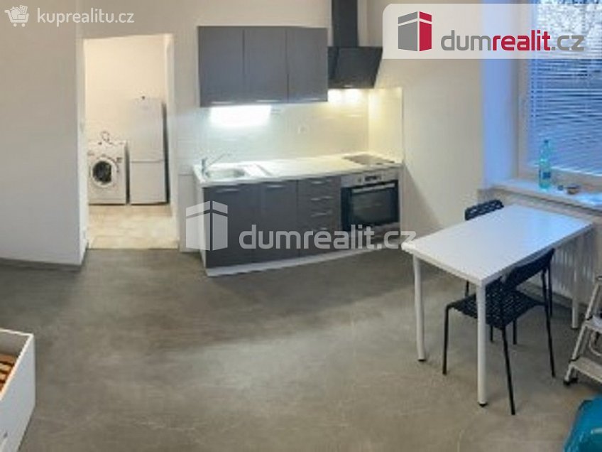 Pronájem bytu 1+kk 27 m^2 Chářovská, Krnov 