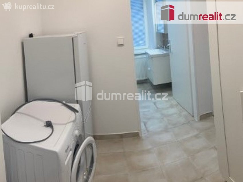 Pronájem bytu 1+kk 27 m^2 Chářovská, Krnov 