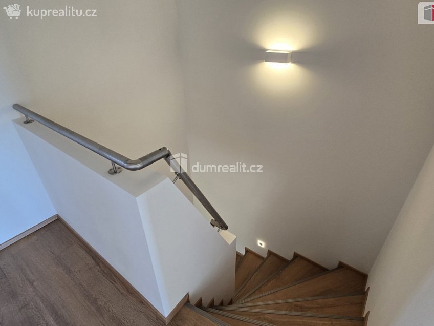 Prodej  rodinného domu 106 m^2 Mořina, Mořina 