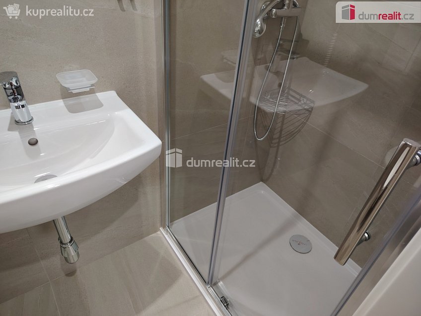 Pronájem bytu 1+kk 20 m^2 Zelená, Děčín 