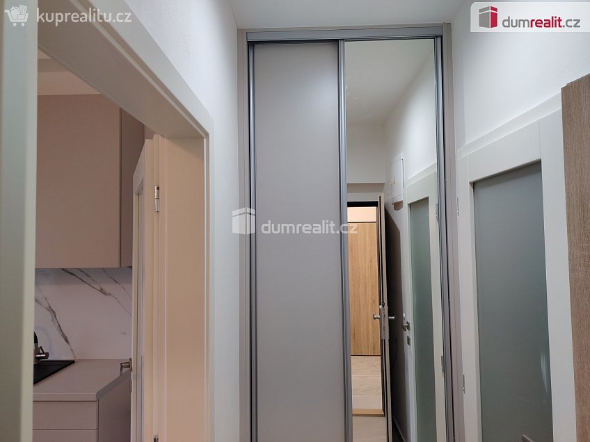 Pronájem bytu 1+kk 20 m^2 Zelená, Děčín 