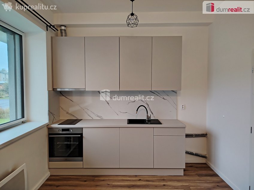 Pronájem bytu 1+kk 20 m^2 Zelená, Děčín 