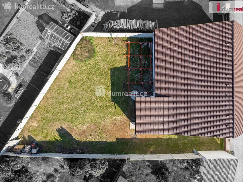 Prodej  rodinného domu 460 m^2 Vetelská, Vědomice 