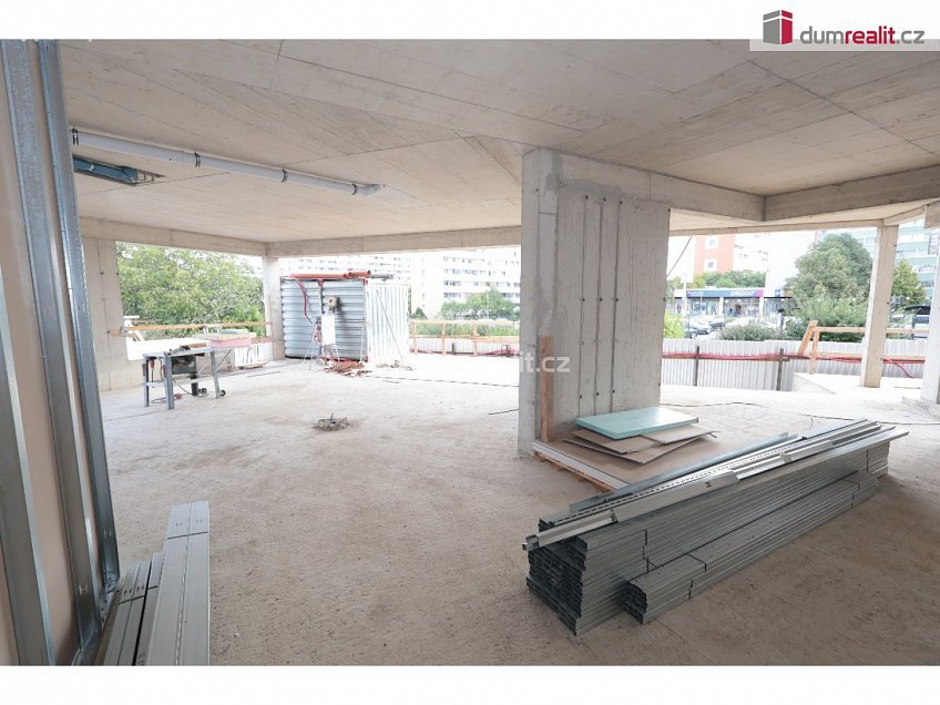 Pronájem  obchodních prostor 258 m^2 Štúrova, Praha 4 