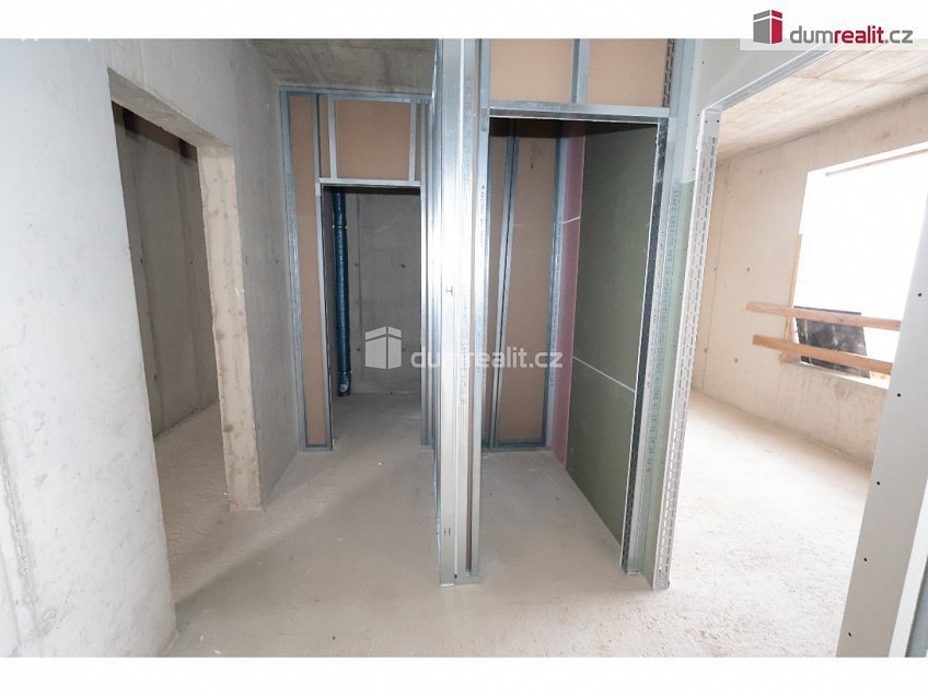 Pronájem  obchodních prostor 258 m^2 Štúrova, Praha 4 