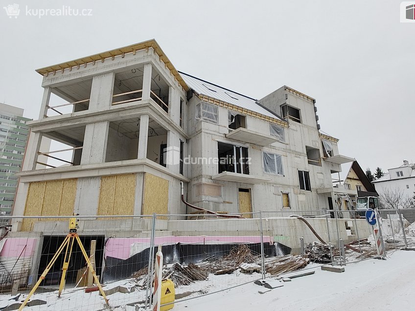 Pronájem  obchodních prostor 143 m^2 Štúrova, Praha 4 