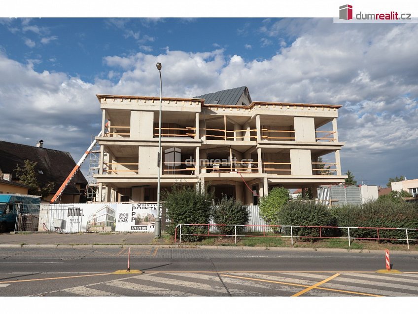 Pronájem  obchodních prostor 143 m^2 Štúrova, Praha 4 