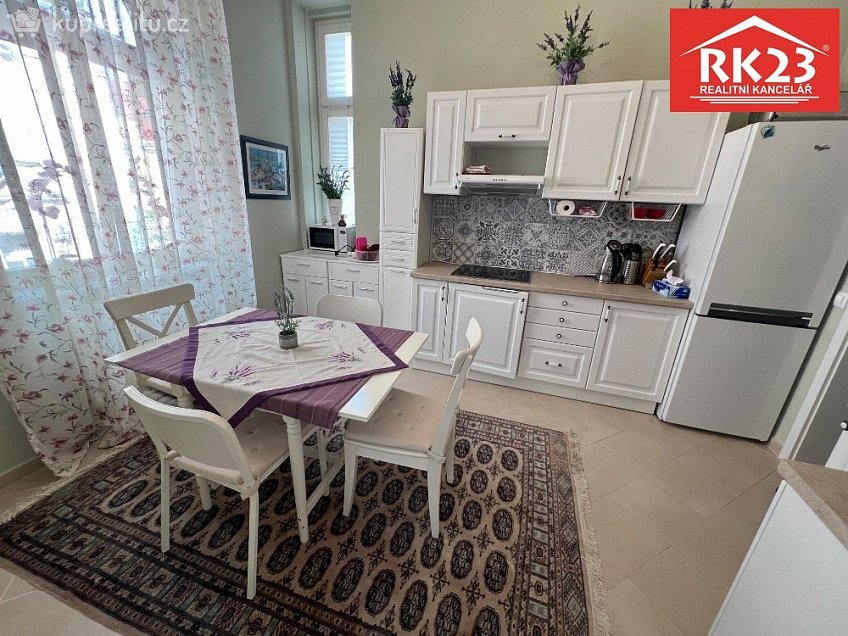 Pronájem bytu 2+1 73 m^2 Hlavní třída, Mariánské Lázně 