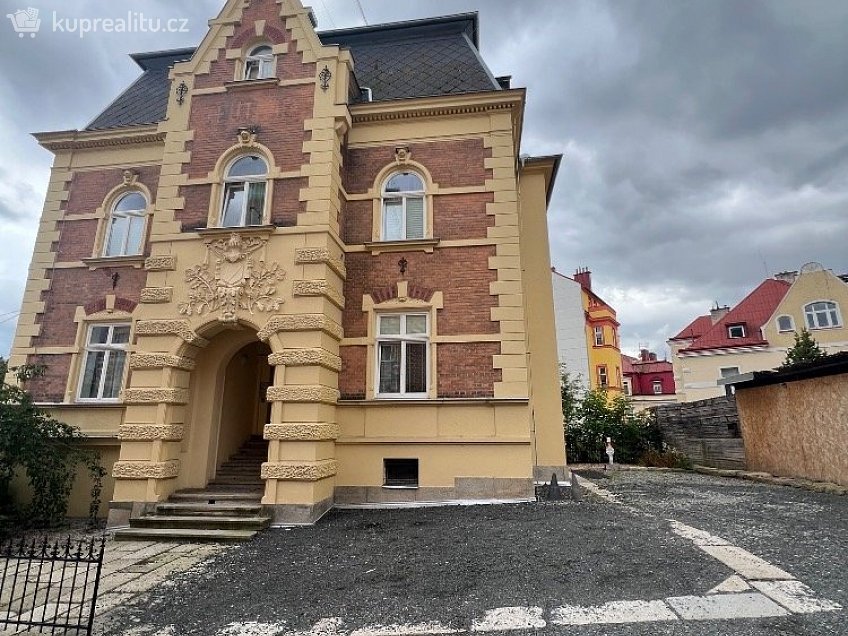 Pronájem bytu 2+1 73 m^2 Hlavní třída, Mariánské Lázně 