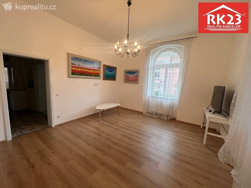 Pronájem bytu 2+1 73 m^2 Hlavní třída, Mariánské Lázně 