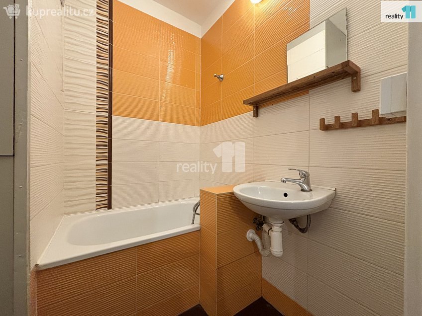 Pronájem bytu 2+kk 40 m^2 U Nemocnice, Česká Lípa 