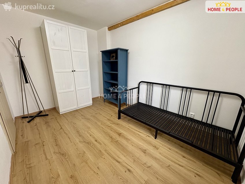 Pronájem bytu 2+kk 39 m^2 Mírové náměstí, Kouřim 