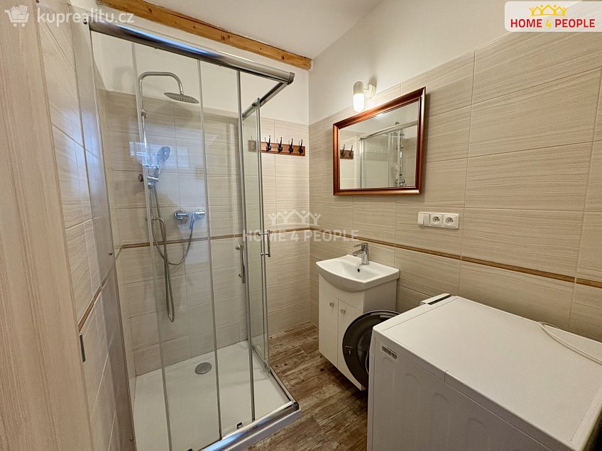 Pronájem bytu 2+kk 39 m^2 Mírové náměstí, Kouřim 